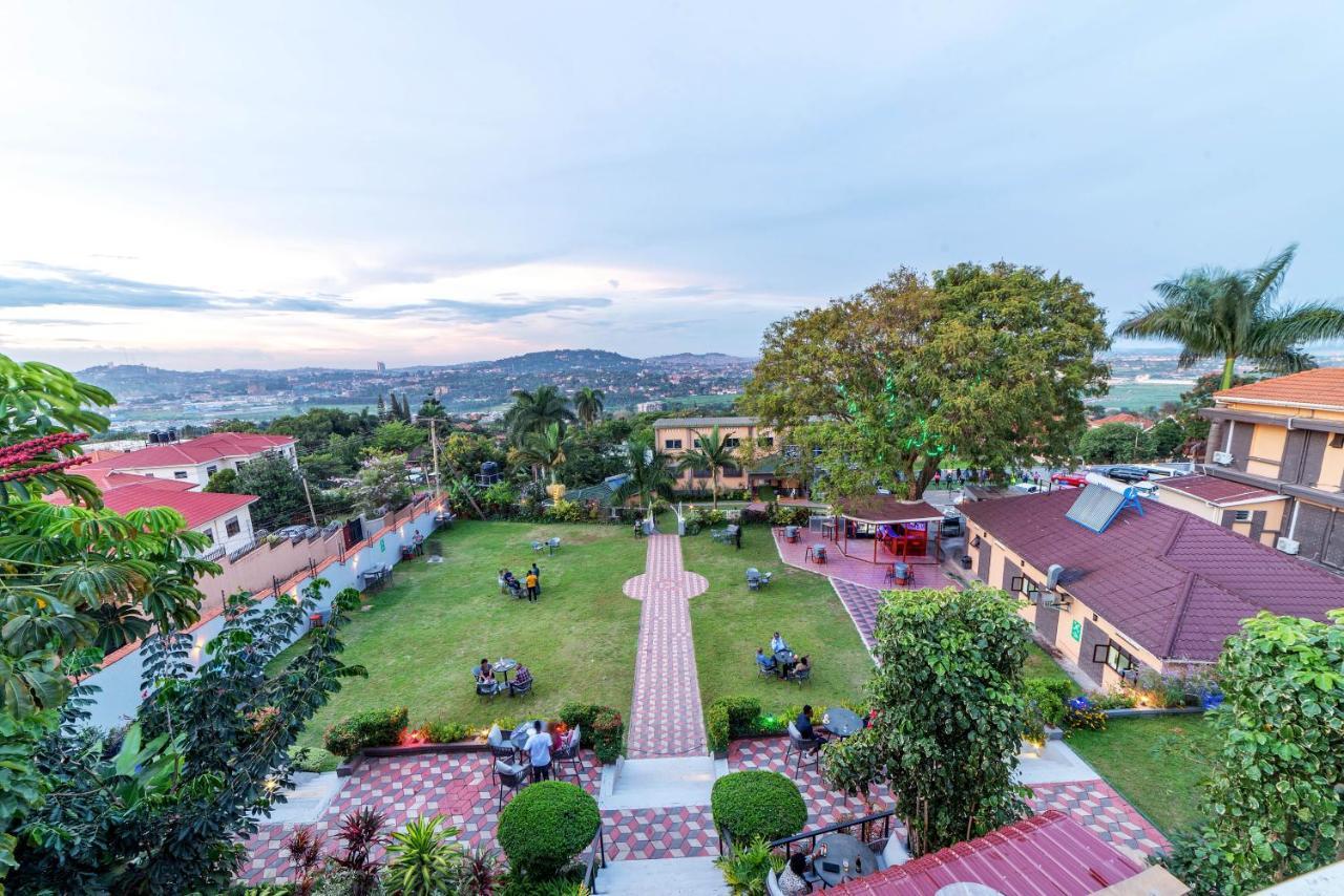 Afro Park Hotel Kampala Bagian luar foto